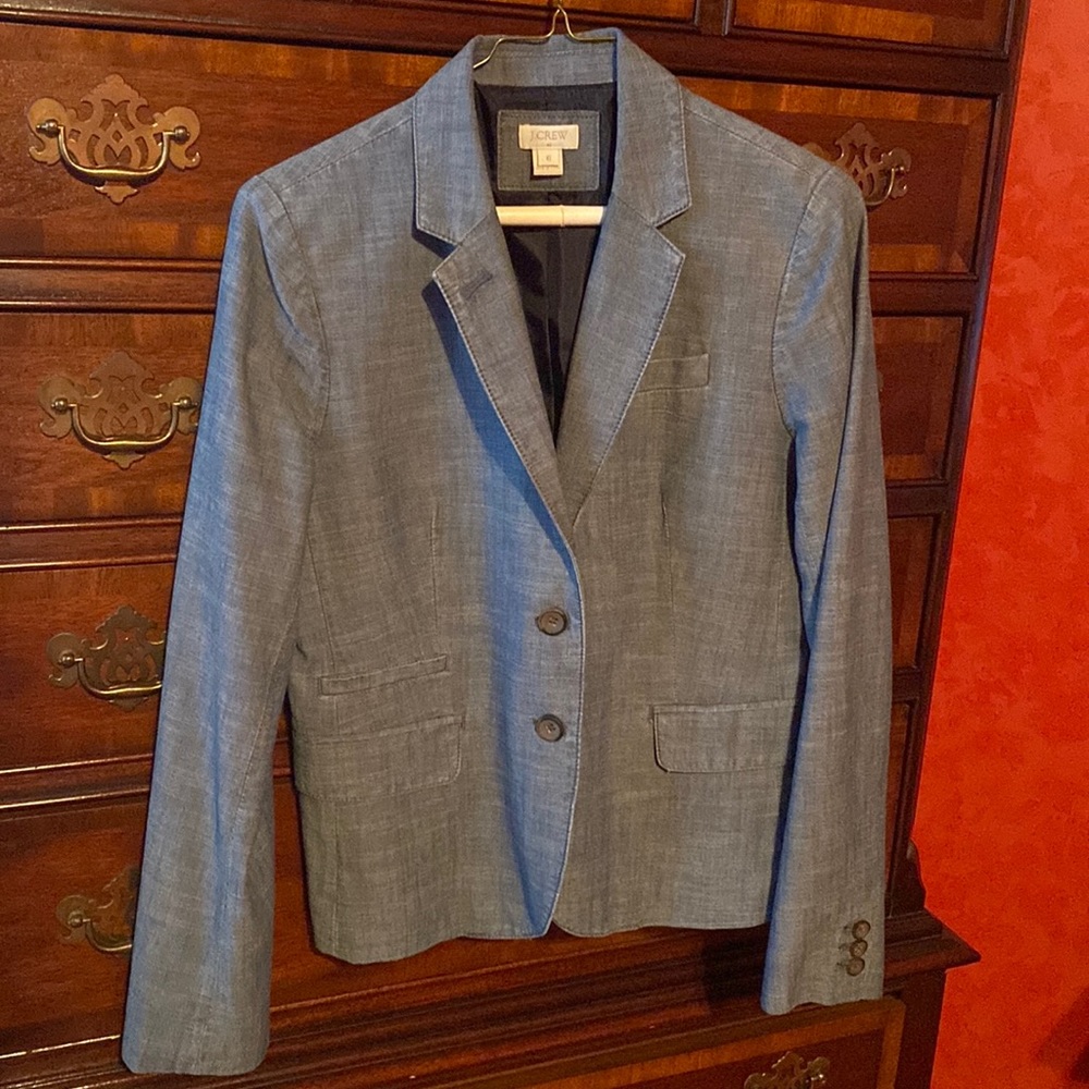 J Crew woman’s blazer in size 6. Blue/denim coloring. Fitted.